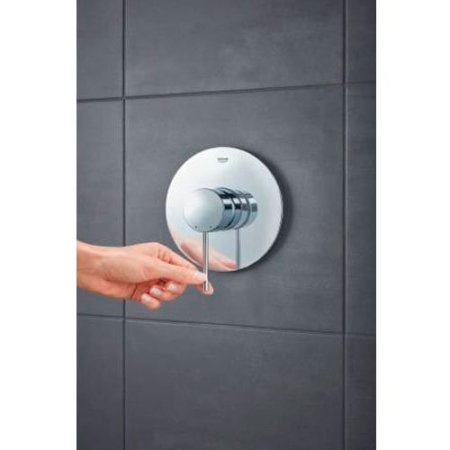 Смеситель Grohe Essence 24057001