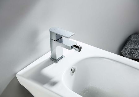 Смеситель Aquatek Лира для гигиенического душа AQ1418CR