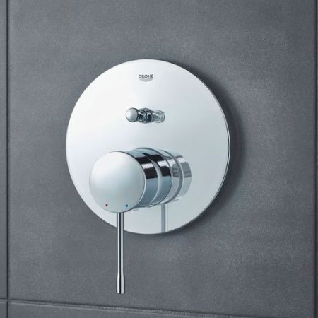 Смеситель Grohe Essence 24058001