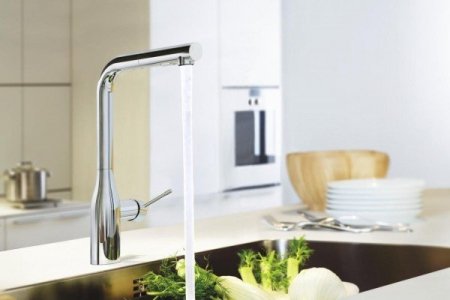 Смеситель Grohe Essence+ для кухни с выдвижной лейкой